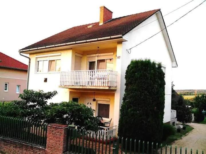 Legkondicionalt, Erkelyes Szoba, Privat Fuerdovel A Balatonon Kőröshegy Exterior foto